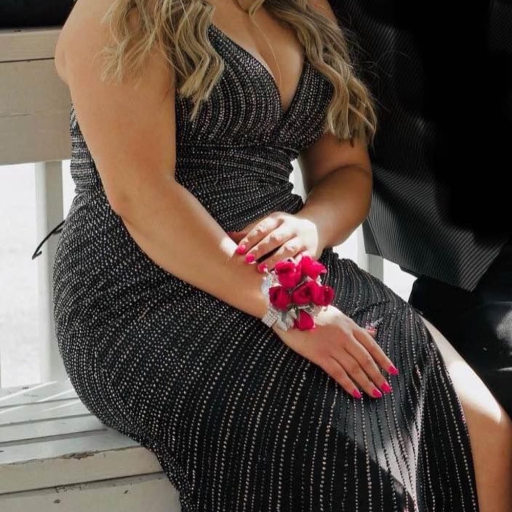 Sherri Hill size 16 black prom dress black & silver beads - Picture 3 of 3